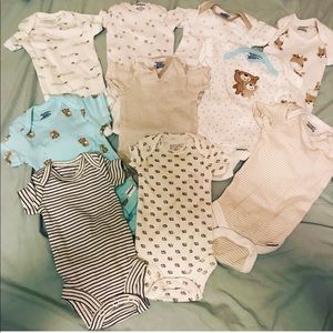 Bundle Infant clothing (unisex). Never worn.